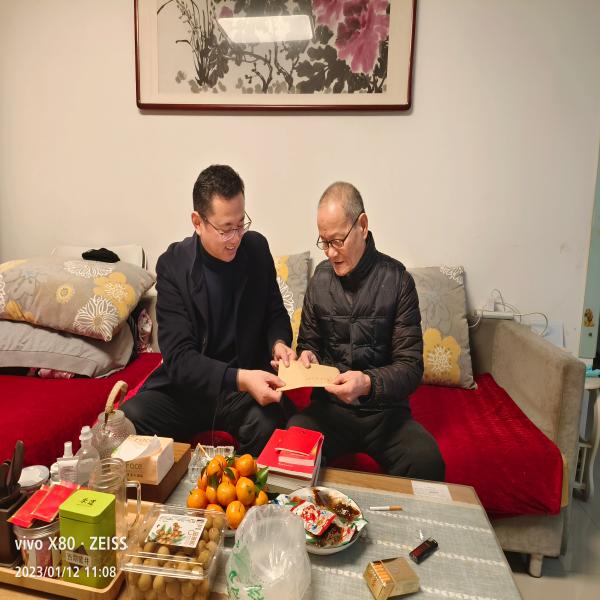 市统计局开展新春走访慰问干部职工活动并宣讲党的二十大精神